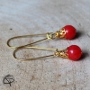 Boucles d'oreilles dorées perle rouge corail