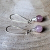 Boucles d'oreilles pendantes avec perle rose