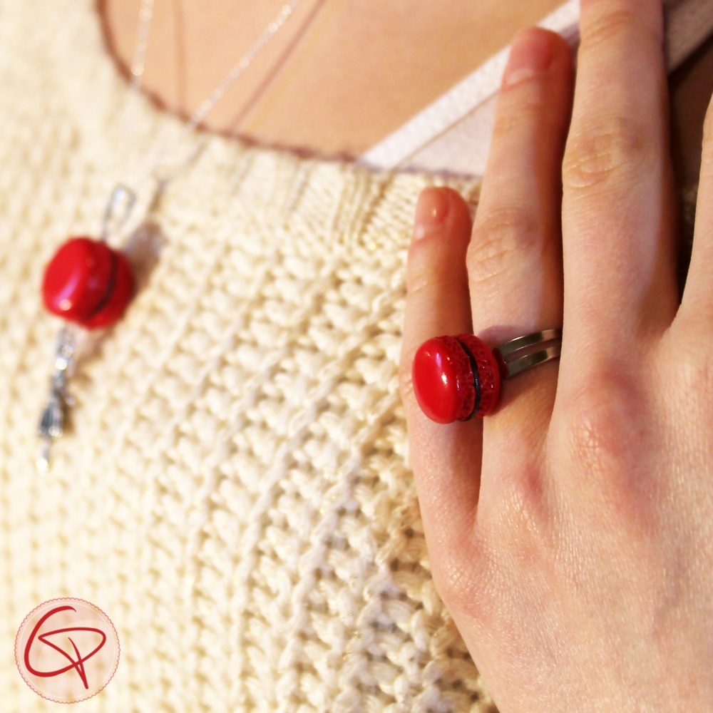 Bague originale avec macaron rouge